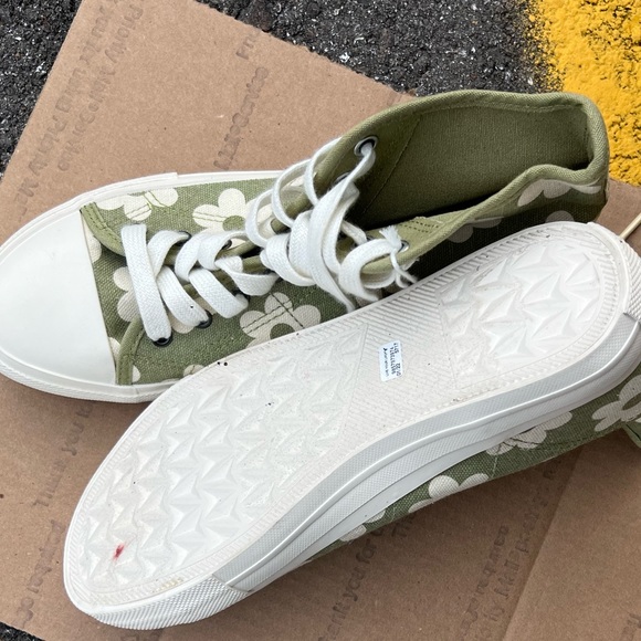 American eagle nwt high top floral sneakers size 8 adorable 70s style - Picture 4 of 7